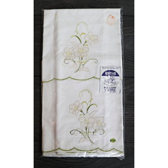 Vintage White Applique Embroidered Pillowcases NOS Heritage Cottagecore - Picture 1 of 4